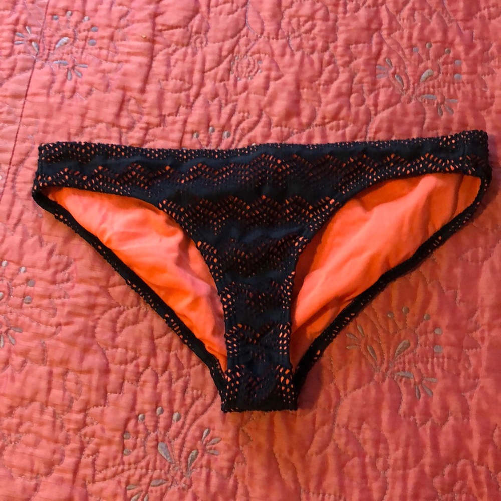 Crochet detailed bikini bottom